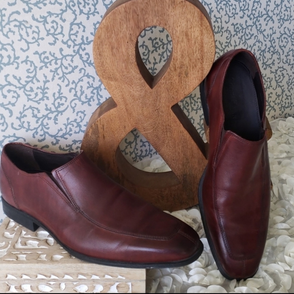 Cole Has Brown Leather Loafers